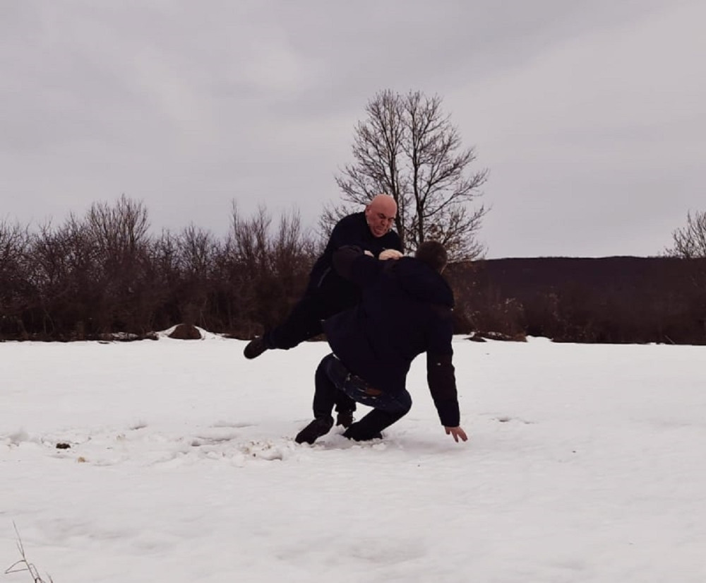 Dragan Marković Palma se razgalio, a sve zbog Filipa Čukanovića! Desnicom raspalio Gorana, bacio ga u sneg (FOTO/VIDEO)
