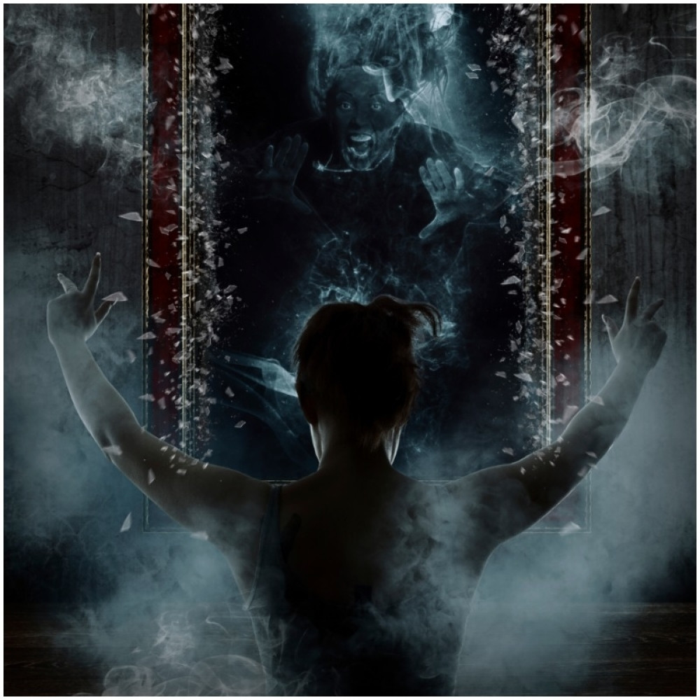 Ko pogleda Mračno ogledalo vidi užas i pravo zlo