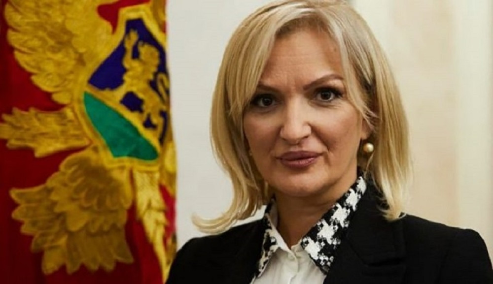 Đilasov portal pljuje svoju zemlju, ali zato promovišu ministarku zdravlja Crne Gore! Srbiju pominju kao "neke zemlje u regionu"