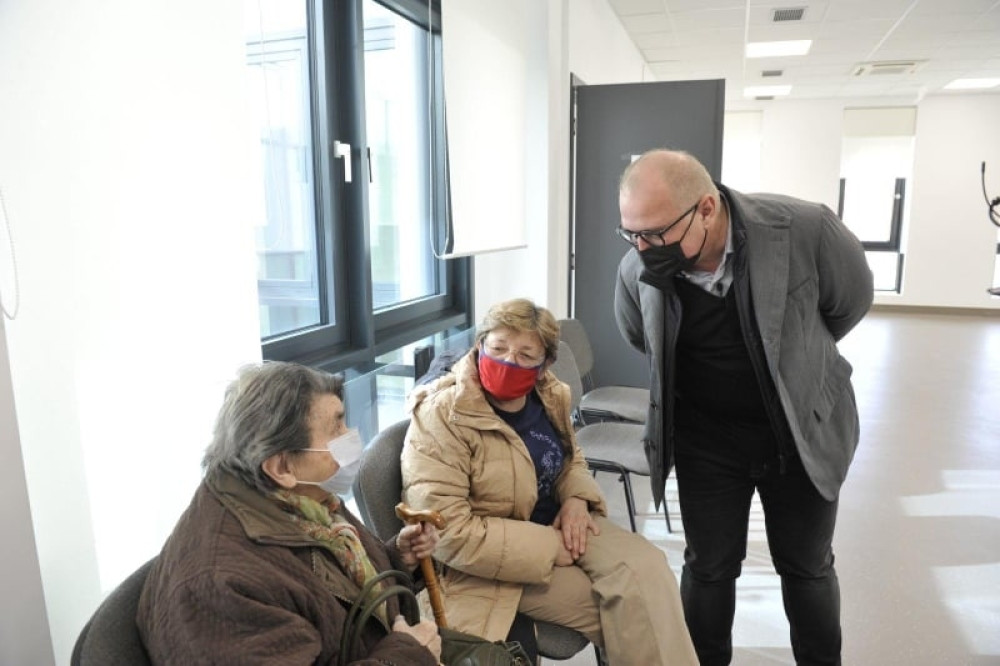 Vesić posetio punkt za vakcinaciju u Obrenovcu: Organizujemo prevoz za sve!