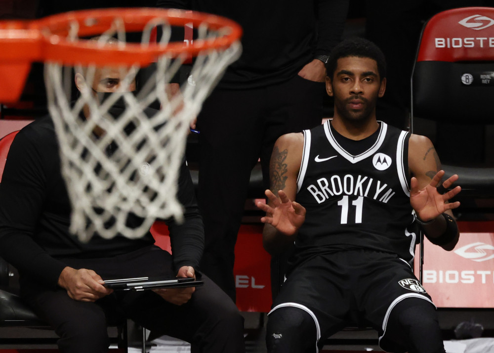 Grljenje može, ali ono što su potom hteli da urade strogo je zabranjeno (VIDEO)