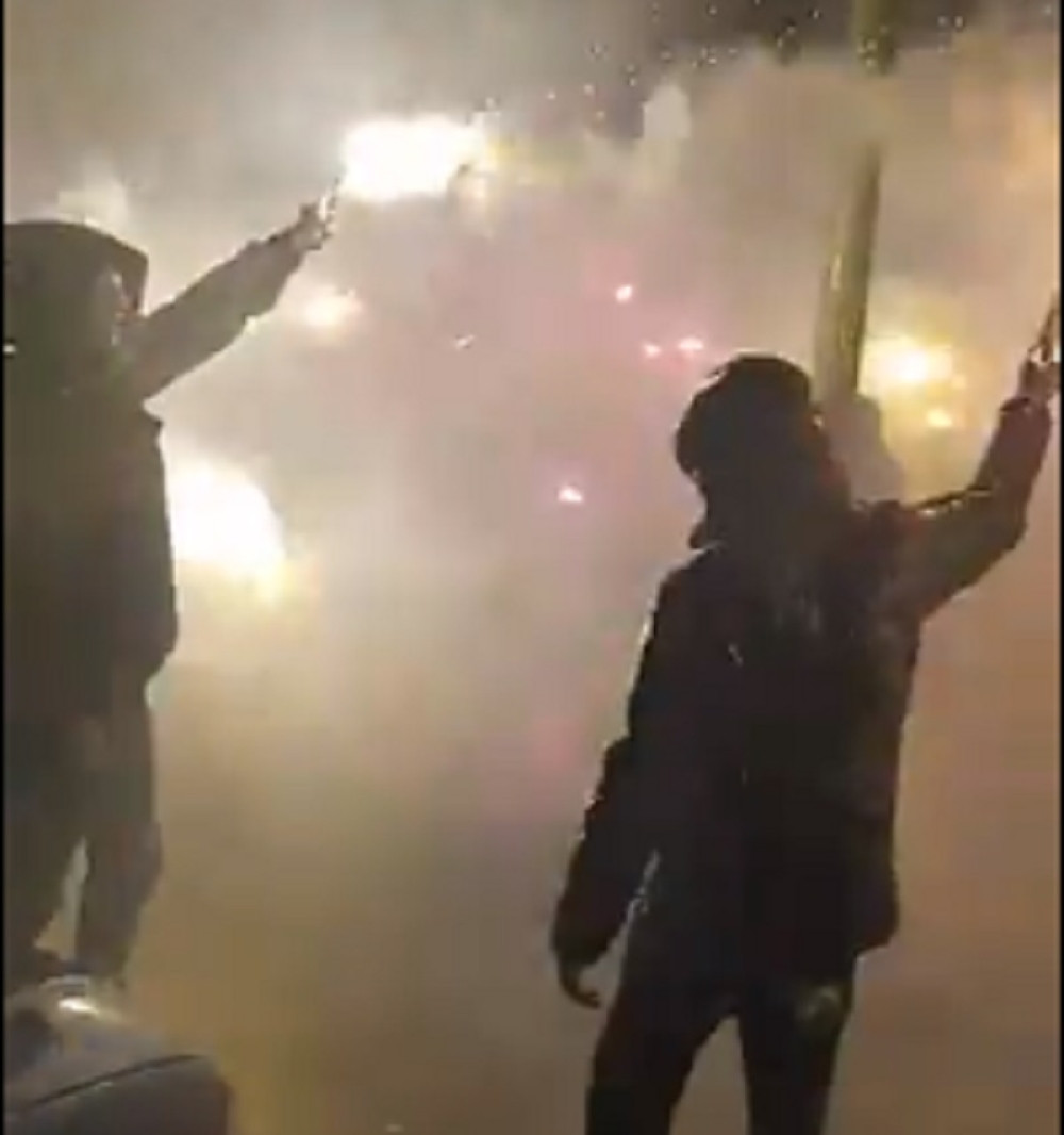 Delije uz baklje i pesmu ispratili ljubimce na derbi! (VIDEO)