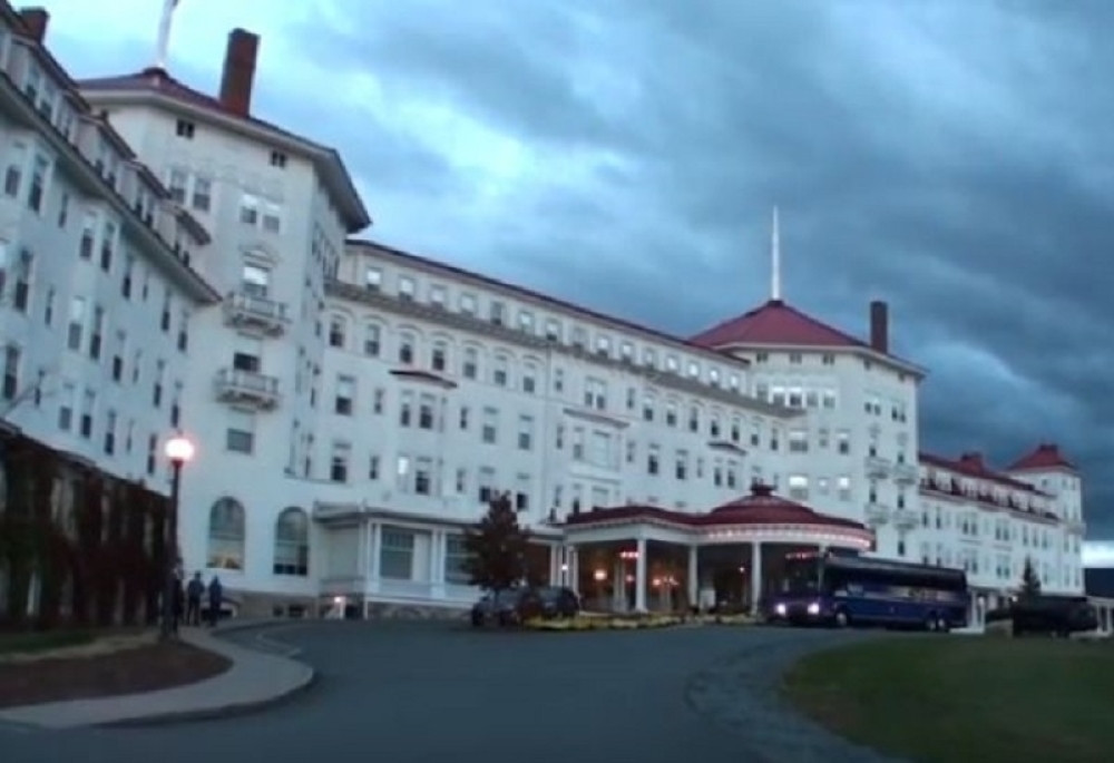 Pali svetla, bode goste, krade igračke - Princeza Karolajn je noćna mora