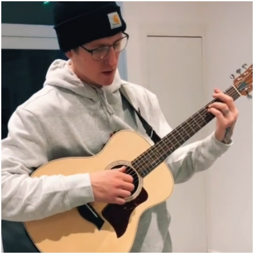 Kako je jedan poštar napravio pometnju na TikTok-u, posle ove pesme, ceo svet priča o njemu, a on je dao otkaz!