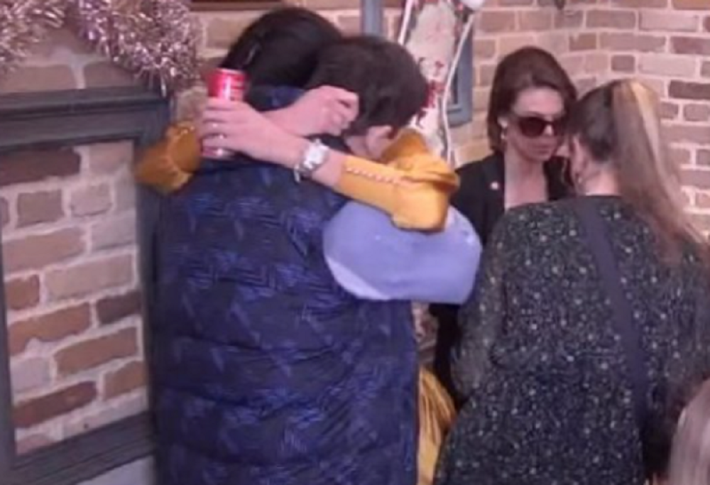 Dok su zadrugari proslavljali Jovanin rođendan, Tomović se osamio, a uplakana slavljenica grlila njega  (VIDEO)