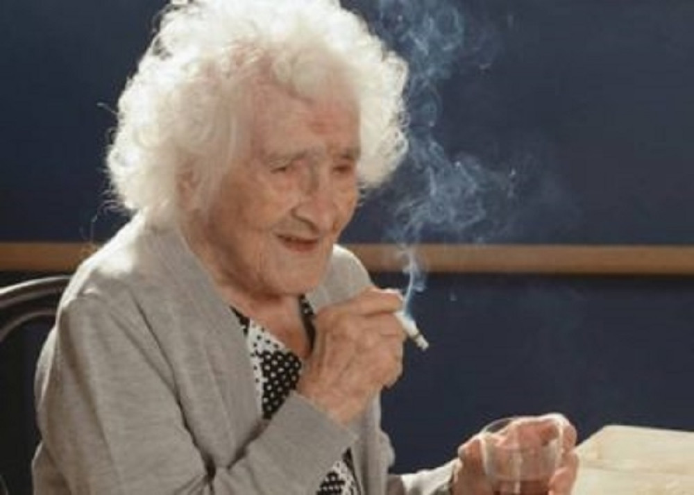 Pila vino i pušila do 117. godine, vozila bicikl do stote, jela po kilogram čokolade nedeljno, ipak o jednom je strogo vodila računa