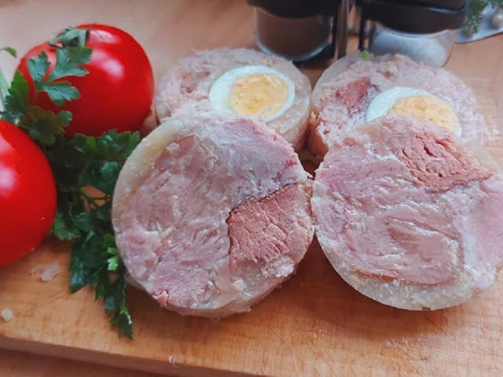 Domaća rolovana salama šunkarica, bogato i preukusno jelo (VIDEO)