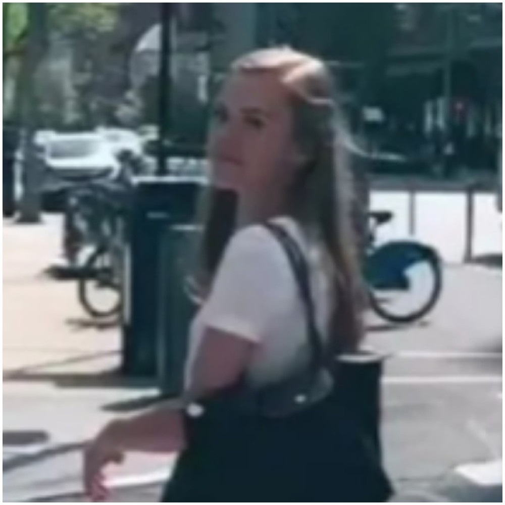 Slikala se nasred ulice, a pored je nje je prošao jedna od najvećih svetskih zvezda, i ne, ona ga nije videla! (FOTO)