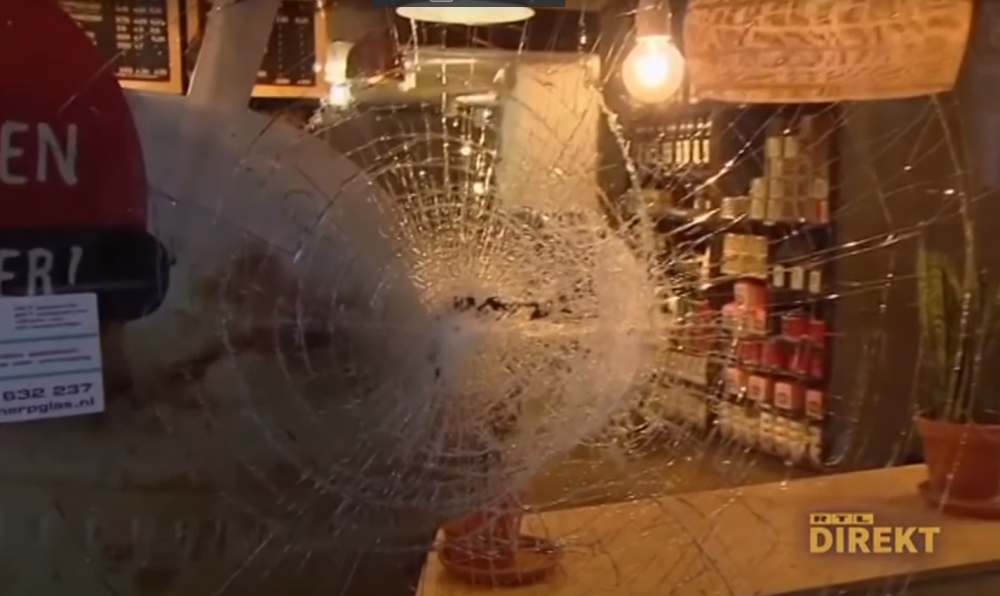 U Holandiji vodenim topovima na građane, ministar pravosuđa se meša u sudsku vlast! (FOTO/VIDEO)