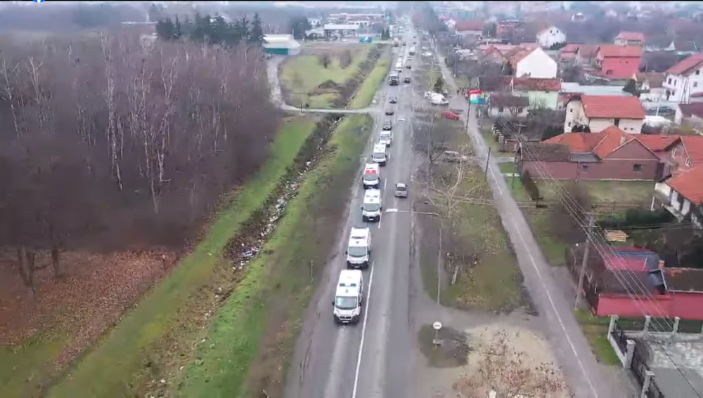 Kolona vozila i ljudi ispratila hrabrog Peđu, heroja sa Košara, koji je preminuo od korone