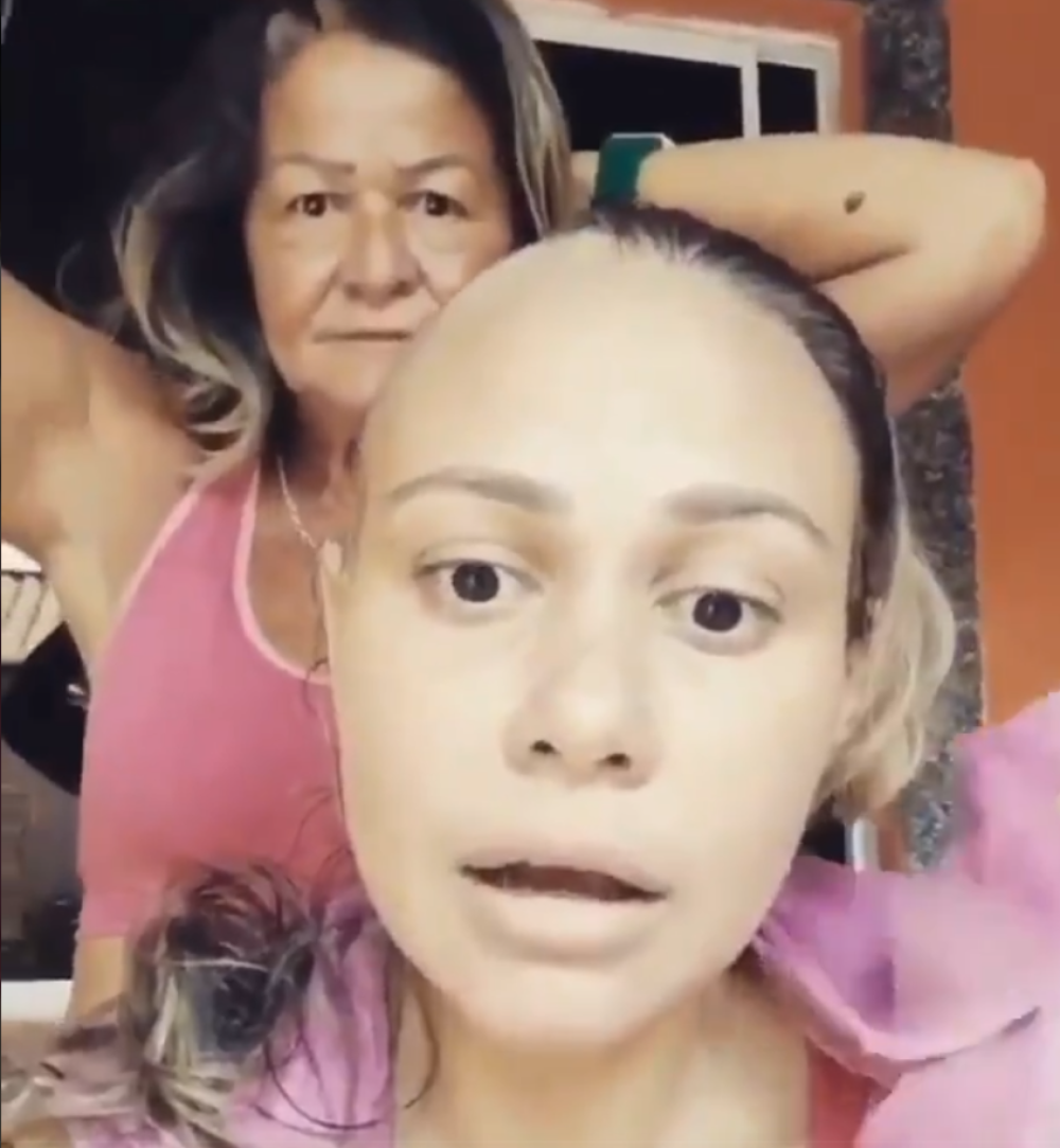 Nakon što je obrijala glavu ćerki koja boluje od kancera, majka je uradila nešto fascinantno što nikoga nije ostavilo ravnodušnim!