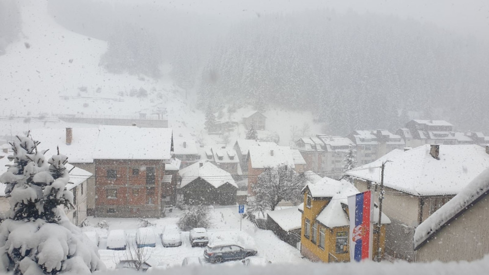 Teško prohodni putevi do pojedinih sela, najveći problem putarima pravi jak vetar (FOTO)