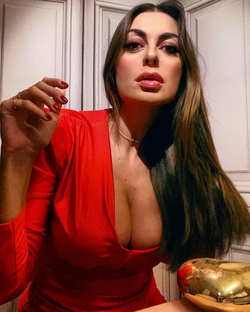 Od prsate Jolande vam neće biti dobro! Obožava Napoli, a tek što voli da se skida! (FOTO)