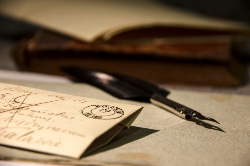 Posle 60 godine je stigla na adresu, primaoci su odavno mrtvi, a sadržaj poruke izenandio nove vlasnike kuće!